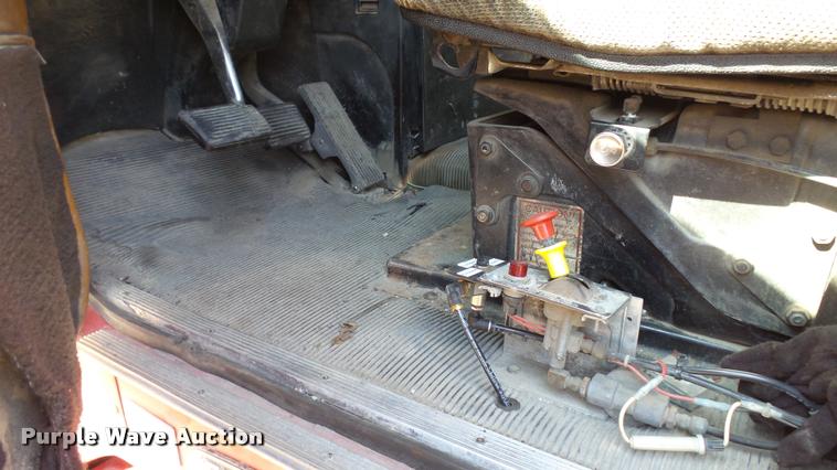 image for item DA1701 1996 Freightliner FLD112 semi truck