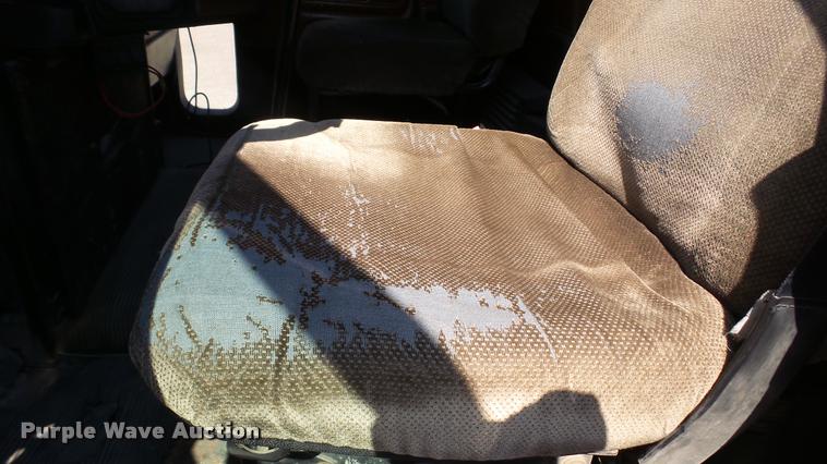 image for item DA1701 1996 Freightliner FLD112 semi truck