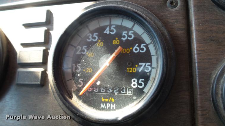 image for item DA1701 1996 Freightliner FLD112 semi truck