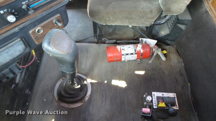 image for item DA1701 1996 Freightliner FLD112 semi truck