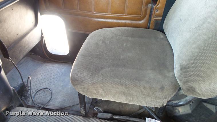 image for item DA1701 1996 Freightliner FLD112 semi truck