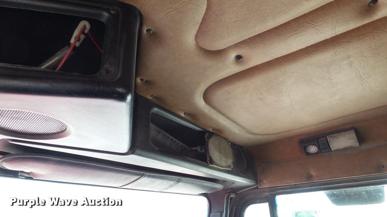 image for item DA1701 1996 Freightliner FLD112 semi truck