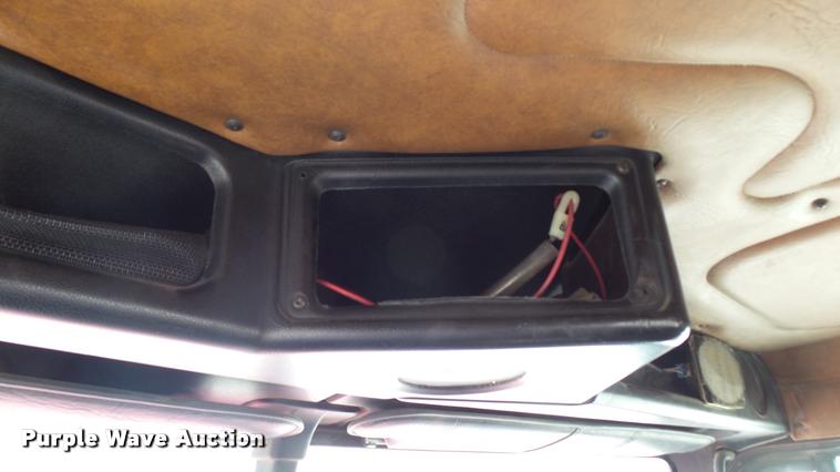 image for item DA1701 1996 Freightliner FLD112 semi truck