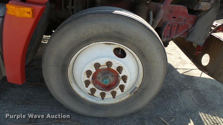 image for item DA1701 1996 Freightliner FLD112 semi truck