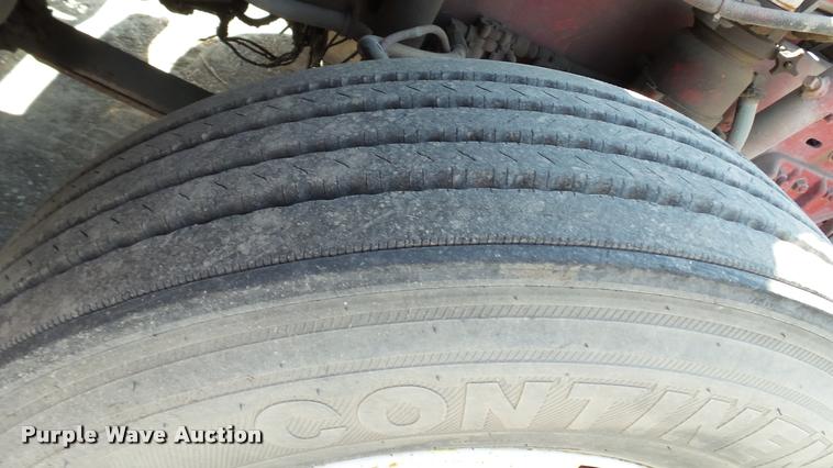 image for item DA1701 1996 Freightliner FLD112 semi truck