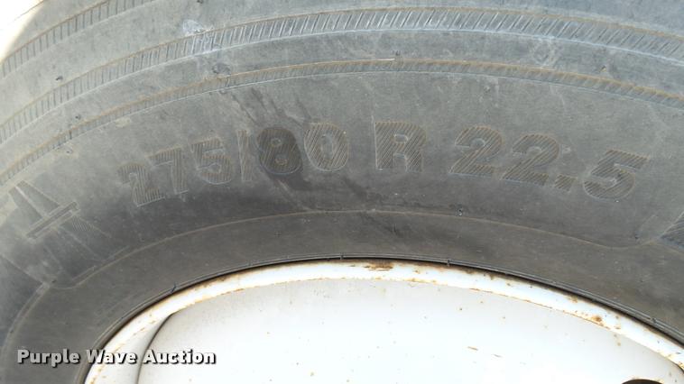 image for item DA1701 1996 Freightliner FLD112 semi truck