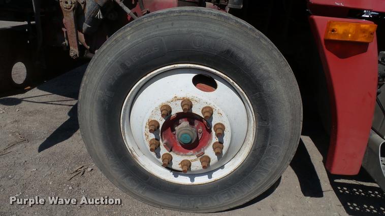 image for item DA1701 1996 Freightliner FLD112 semi truck