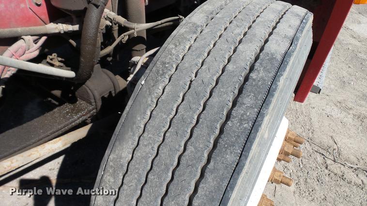 image for item DA1701 1996 Freightliner FLD112 semi truck