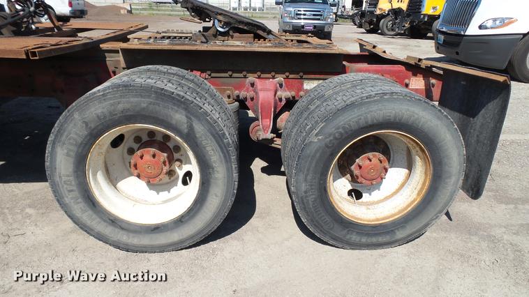 image for item DA1701 1996 Freightliner FLD112 semi truck