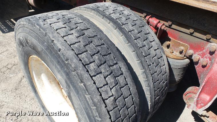 image for item DA1701 1996 Freightliner FLD112 semi truck