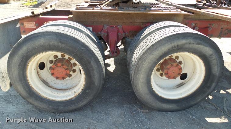 image for item DA1701 1996 Freightliner FLD112 semi truck