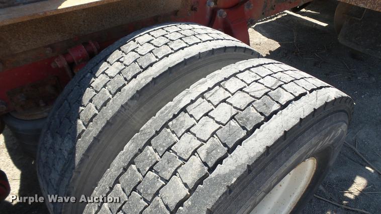 image for item DA1701 1996 Freightliner FLD112 semi truck