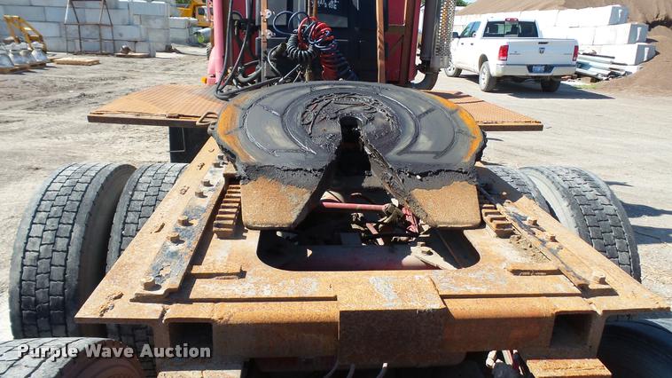 image for item DA1701 1996 Freightliner FLD112 semi truck