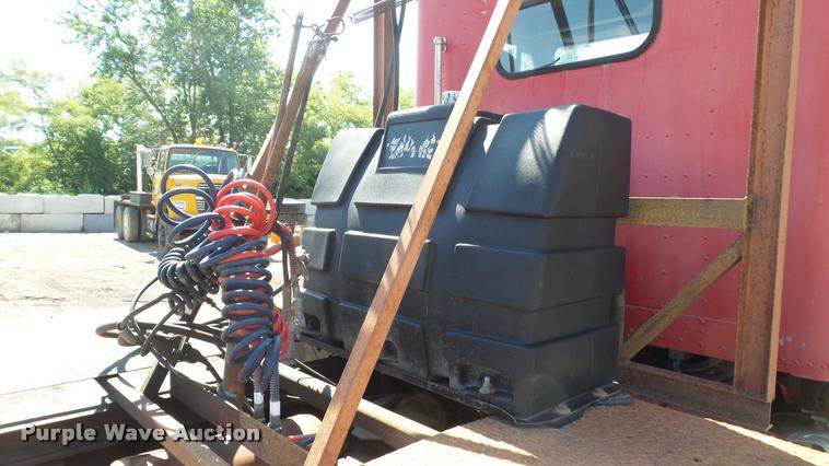 image for item DA1701 1996 Freightliner FLD112 semi truck