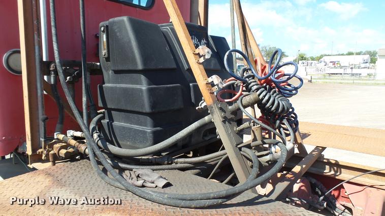 image for item DA1701 1996 Freightliner FLD112 semi truck