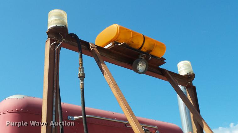 image for item DA1701 1996 Freightliner FLD112 semi truck