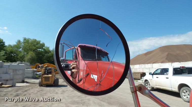 image for item DA1701 1996 Freightliner FLD112 semi truck