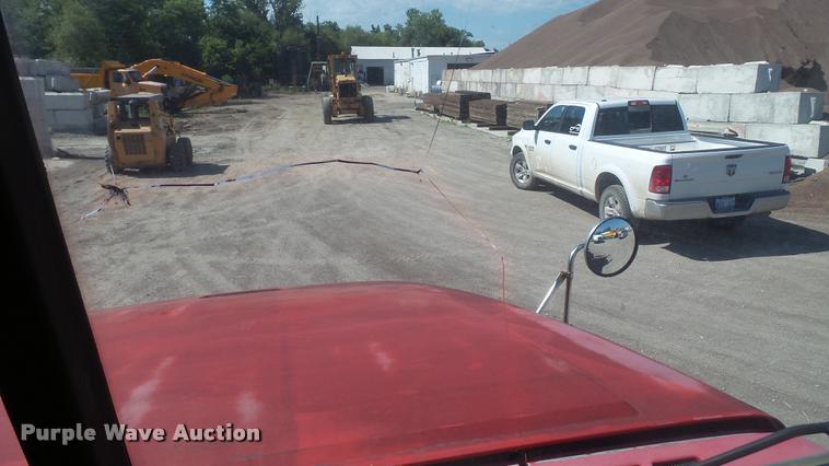 image for item DA1701 1996 Freightliner FLD112 semi truck