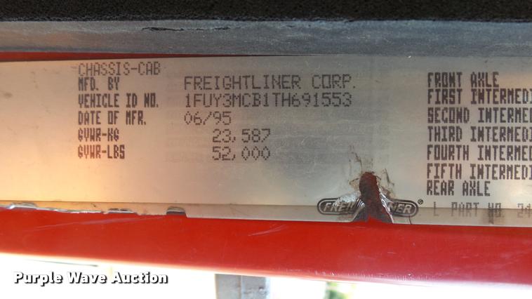 image for item DA1701 1996 Freightliner FLD112 semi truck