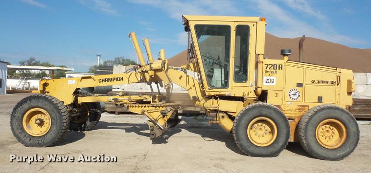 image for item DA1706 1994 Champion 720A motor grader