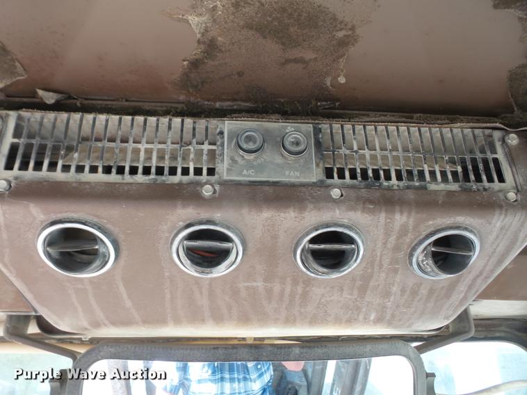 image for item DA1706 1994 Champion 720A motor grader