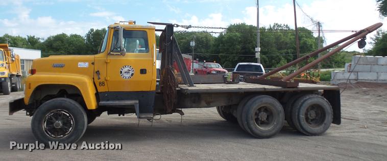 image for item DA1707 1991 Ford LT8000 flat winch truck