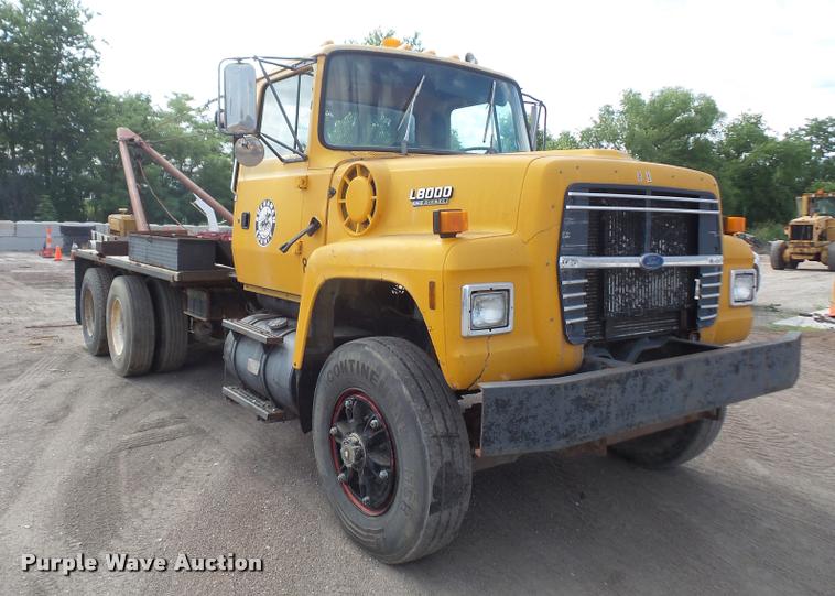 image for item DA1707 1991 Ford LT8000 flat winch truck