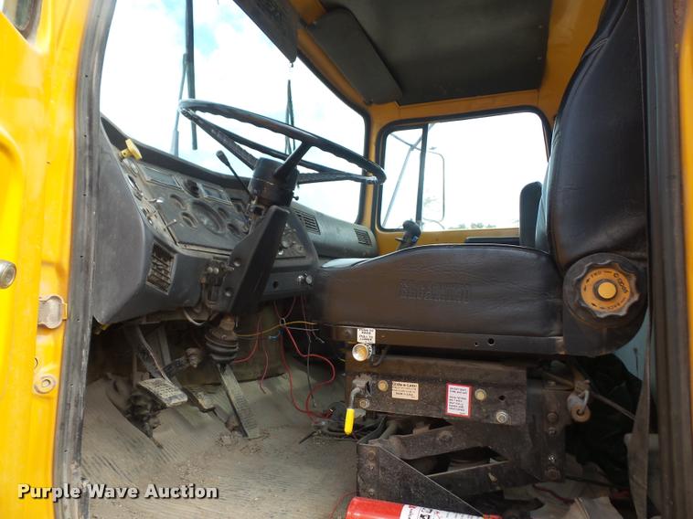 image for item DA1707 1991 Ford LT8000 flat winch truck