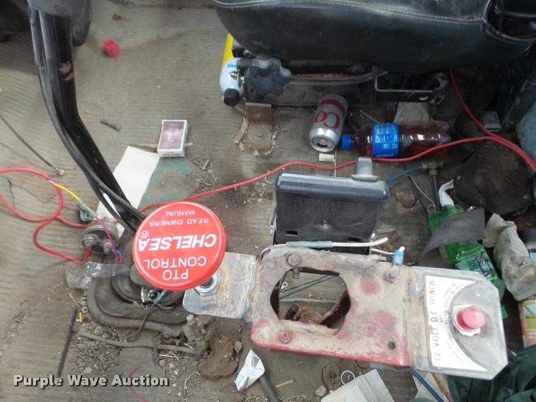 image for item DA1707 1991 Ford LT8000 flat winch truck