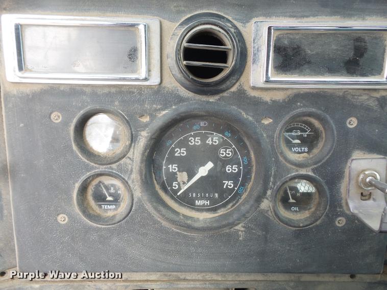 image for item DA1707 1991 Ford LT8000 flat winch truck