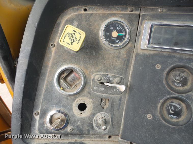 image for item DA1707 1991 Ford LT8000 flat winch truck