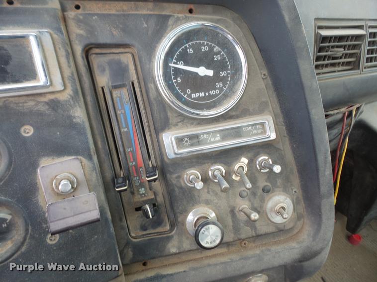 image for item DA1707 1991 Ford LT8000 flat winch truck