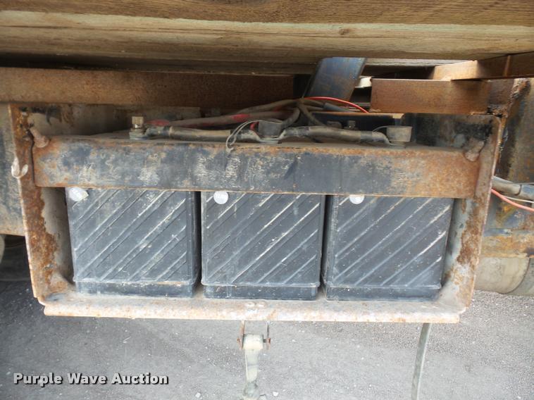 image for item DA1707 1991 Ford LT8000 flat winch truck