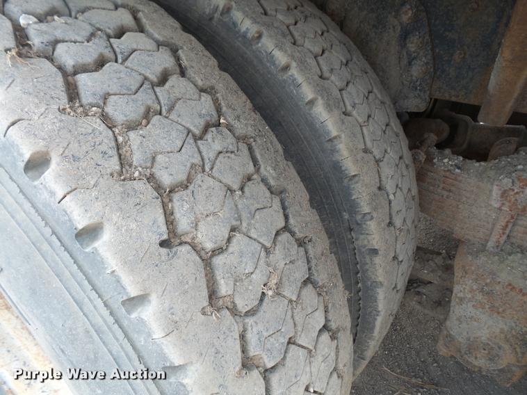 image for item DA1707 1991 Ford LT8000 flat winch truck