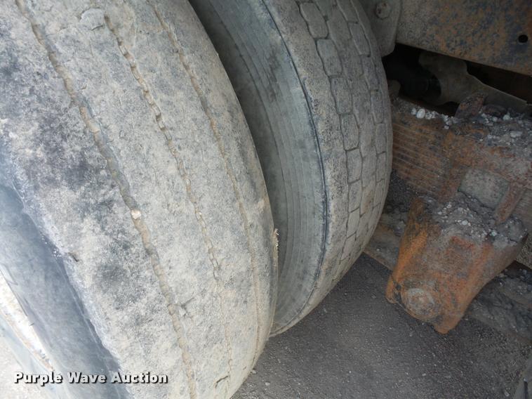 image for item DA1707 1991 Ford LT8000 flat winch truck