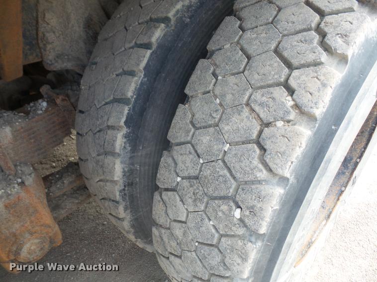 image for item DA1707 1991 Ford LT8000 flat winch truck