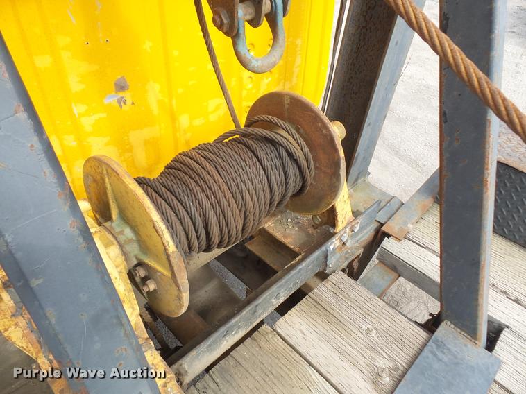 image for item DA1707 1991 Ford LT8000 flat winch truck