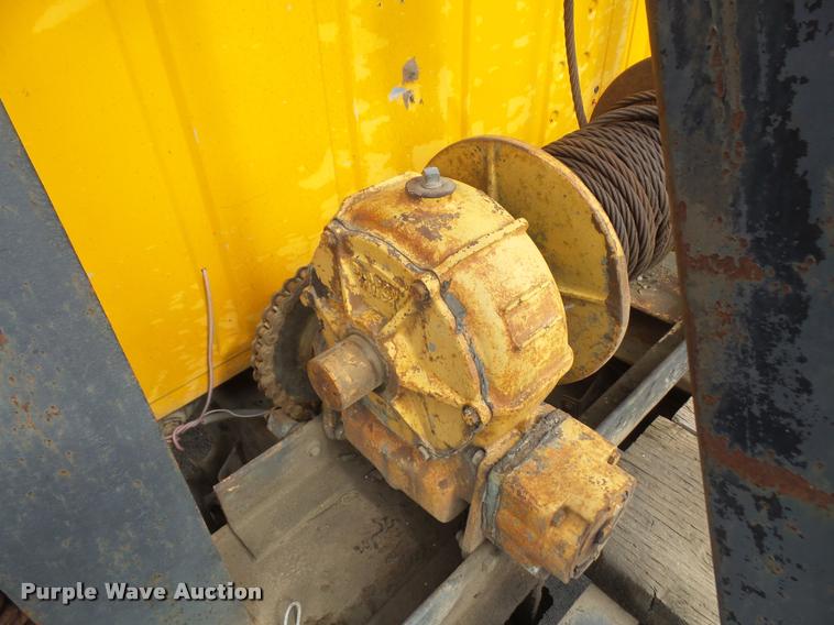 image for item DA1707 1991 Ford LT8000 flat winch truck