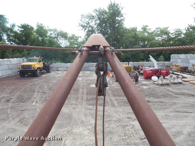 image for item DA1707 1991 Ford LT8000 flat winch truck