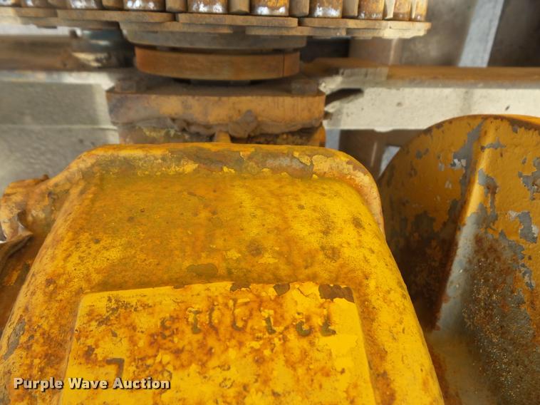 image for item DA1707 1991 Ford LT8000 flat winch truck