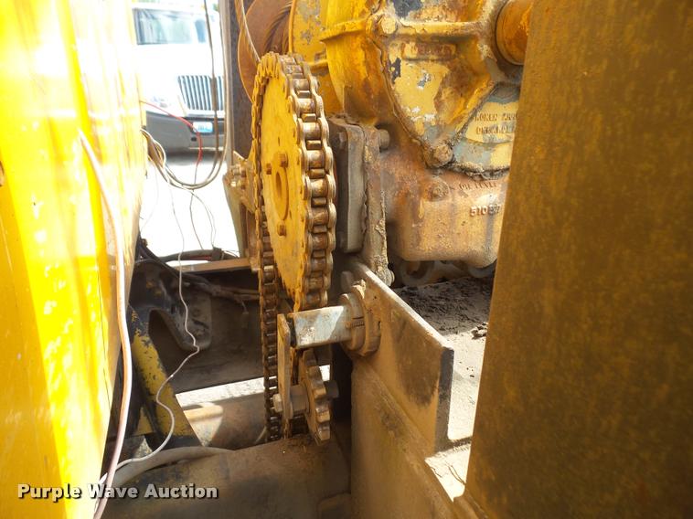 image for item DA1707 1991 Ford LT8000 flat winch truck