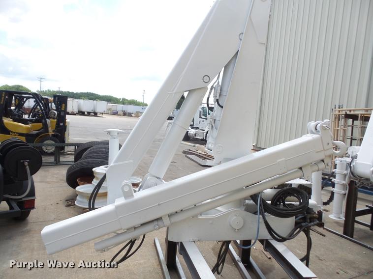 image for item DA1723 1994 National N105 knuckle boom crane