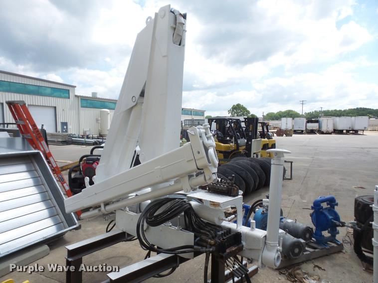 image for item DA1723 1994 National N105 knuckle boom crane