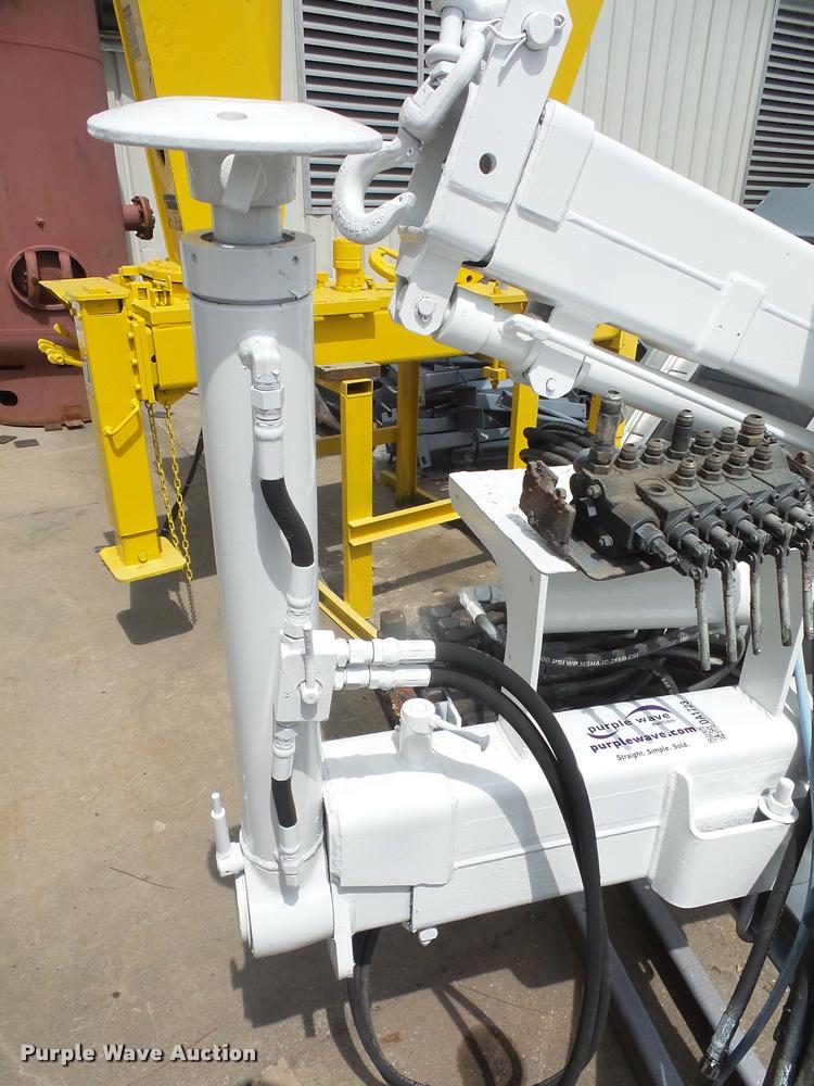 image for item DA1723 1994 National N105 knuckle boom crane