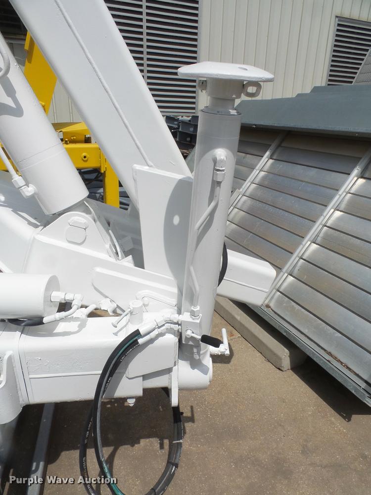 image for item DA1723 1994 National N105 knuckle boom crane