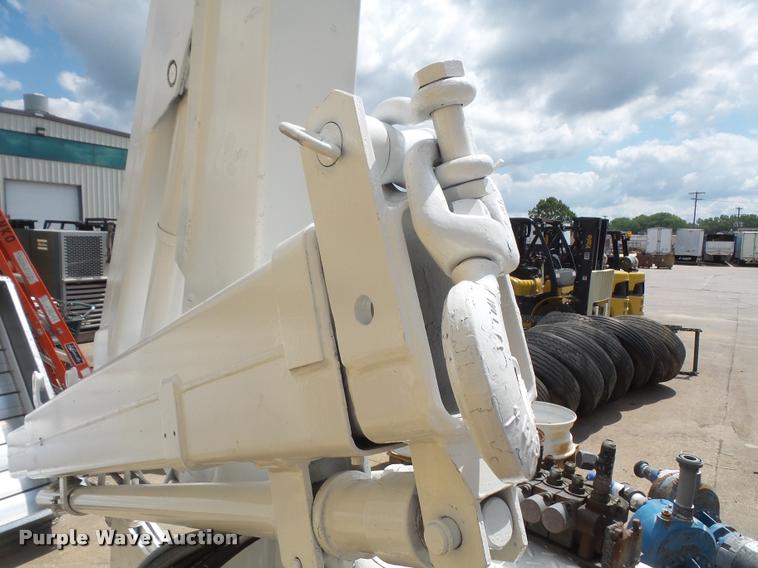 image for item DA1723 1994 National N105 knuckle boom crane