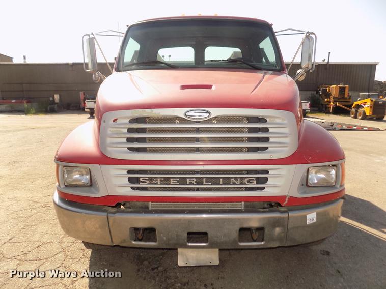 image for item DA3050 2001 Sterling M5500 Acterra service truck with crane