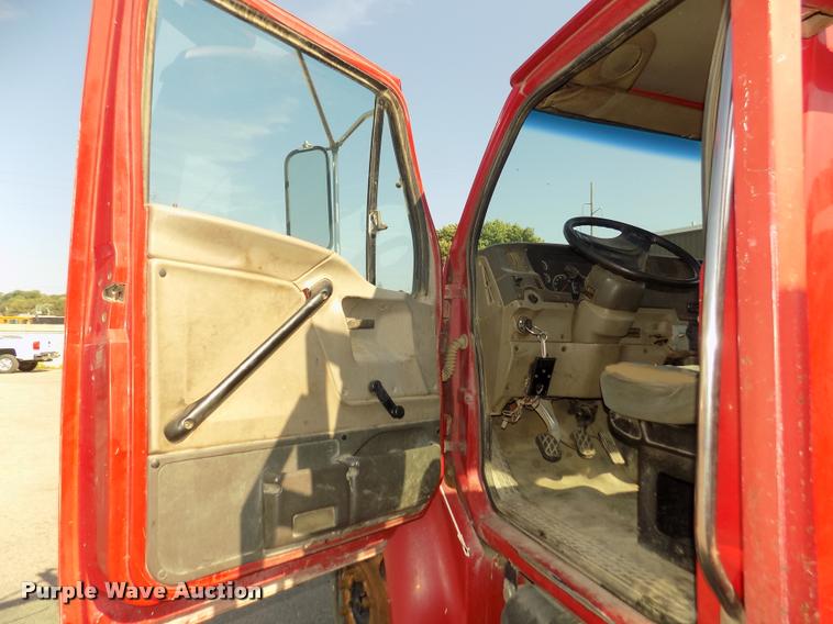 image for item DA3050 2001 Sterling M5500 Acterra service truck with crane