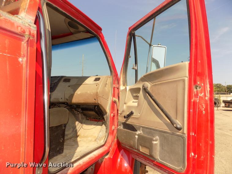 image for item DA3050 2001 Sterling M5500 Acterra service truck with crane