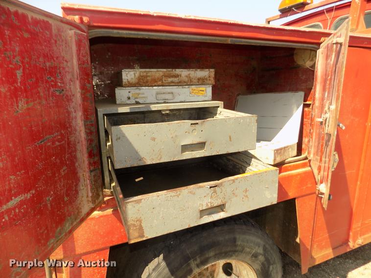 image for item DA3050 2001 Sterling M5500 Acterra service truck with crane